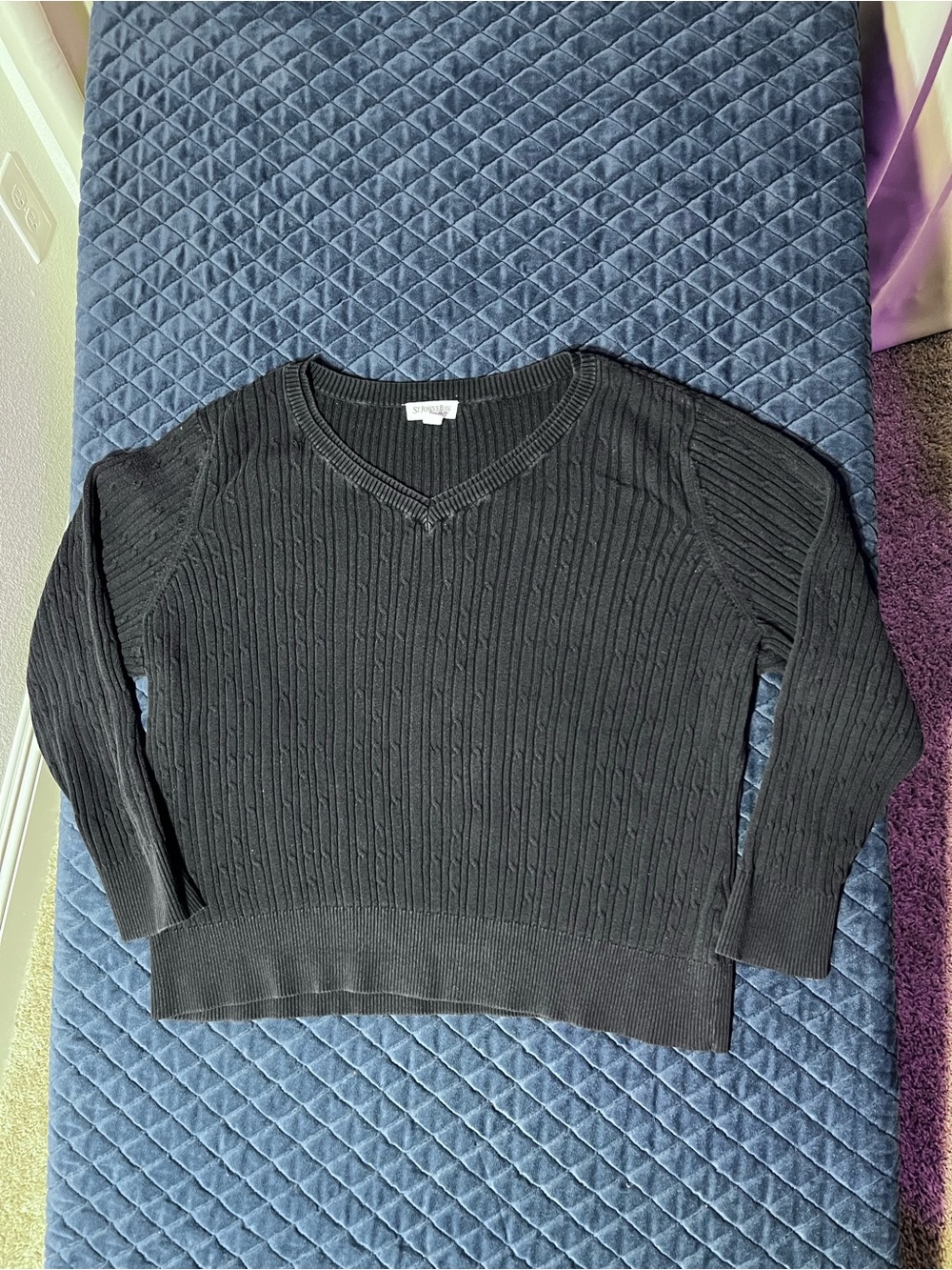Black V-Neck Cable Knit Sweater - Women - Comfy - Cute Fall/ Winter Wear - Sz 2X